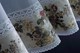 Kuchenna zazdrostka z doszytą zasłoną w kwiaty i dwoma rzędami bawełnianej gipiury